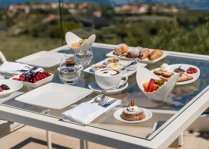 Eliana Hotel 3*