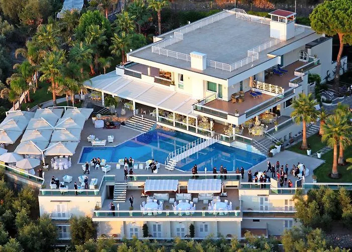 Отель Eliana 3*