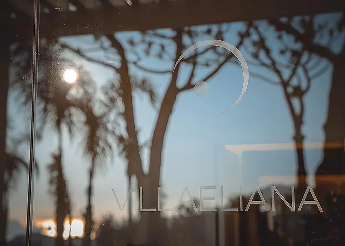 מלון Eliana 3*